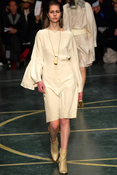 Look 12